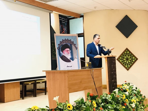 آشنایی مدیران گروه با قوانین و مقررات آموزشی در کارگاه های پنج گانه