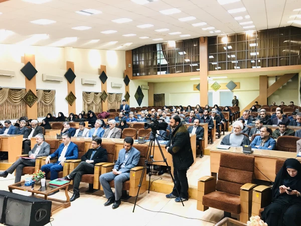 آشنایی مدیران گروه با قوانین و مقررات آموزشی در کارگاه های پنج گانه