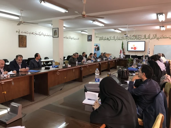 آشنایی مدیران گروه با قوانین و مقررات آموزشی در کارگاه های پنج گانه